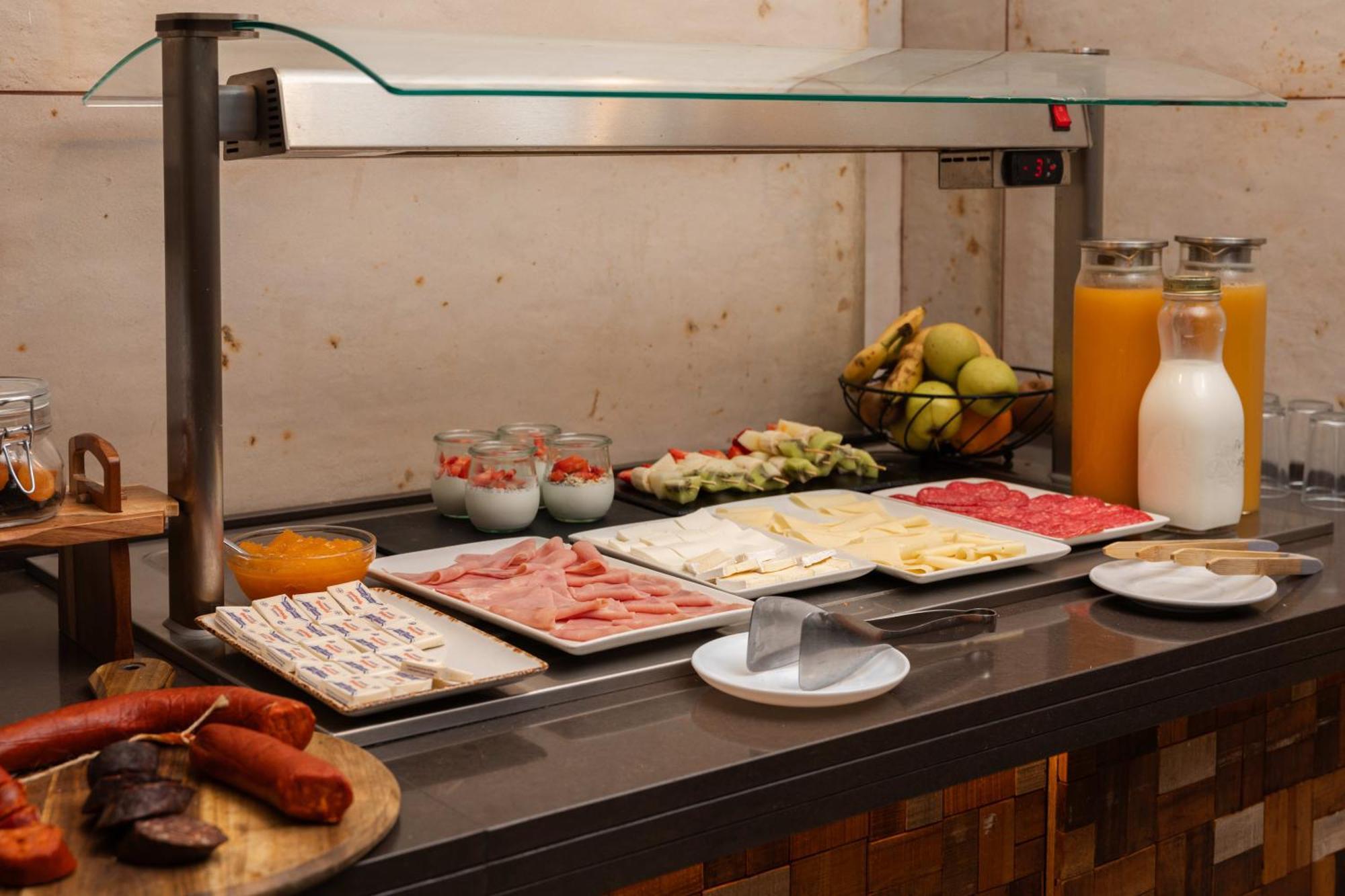 Hostal Mari San Antonio  Ngoại thất bức ảnh
