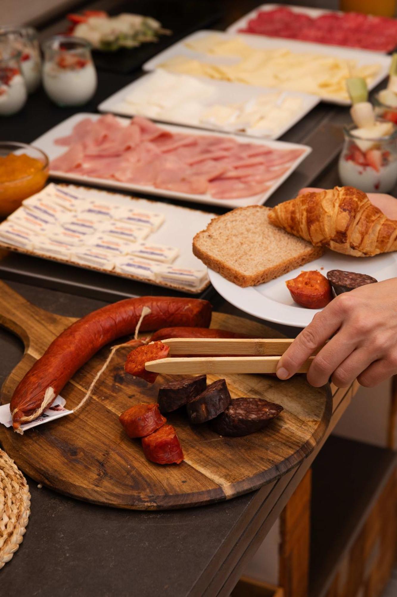 Hostal Mari San Antonio  Ngoại thất bức ảnh