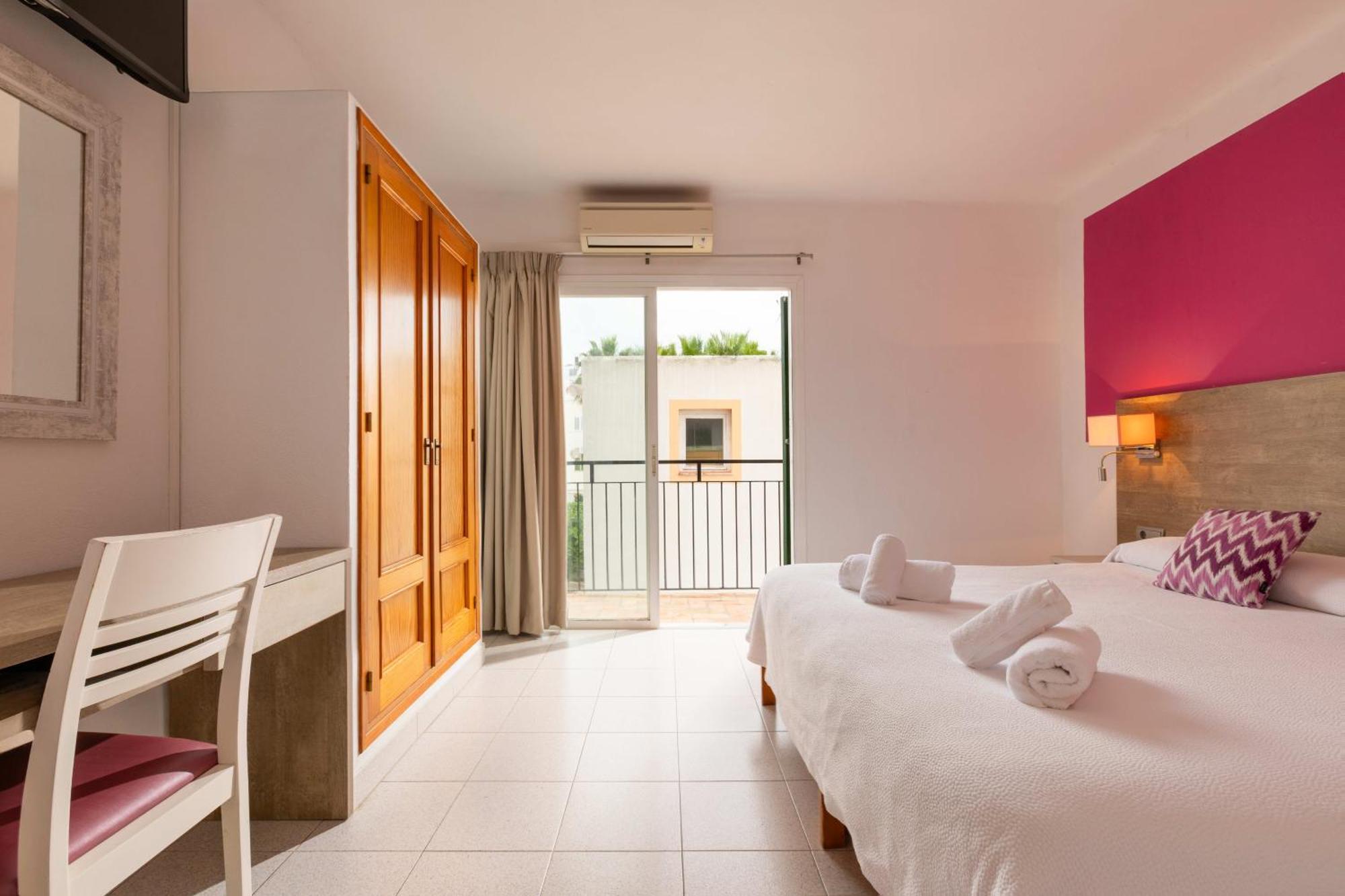 Hostal Mari San Antonio  Ngoại thất bức ảnh
