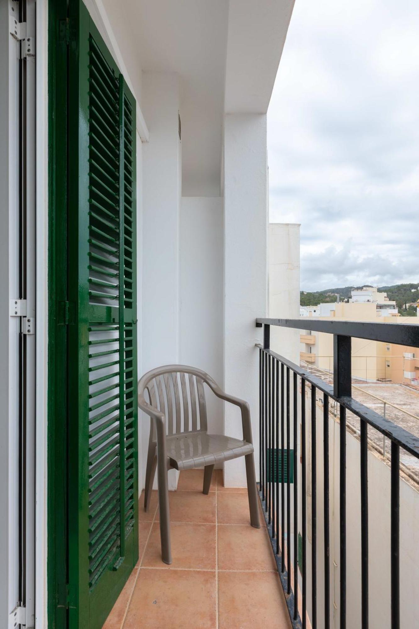 Hostal Mari San Antonio  Ngoại thất bức ảnh